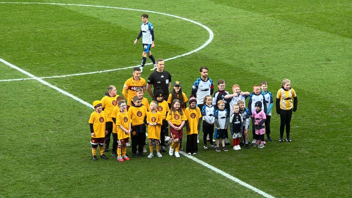 FalkirkfcSS's tweet image. 📸Our FSS mascots today

#HaveYourSay #BackTheFSS #COYB