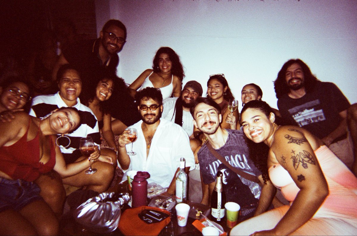 luarzi's tweet image. amo q eu estou serving #face