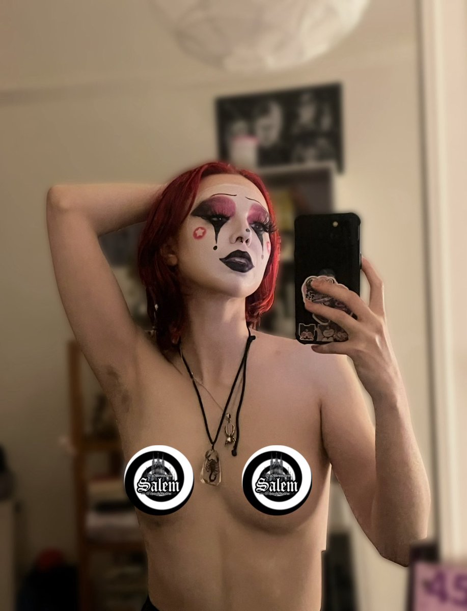 g0ddesssalem's tweet photo. so are y’all into clowngirl pits? ⋆ 🃟 ˚꩜｡🂱 https://t.co/YuaT78hkoO