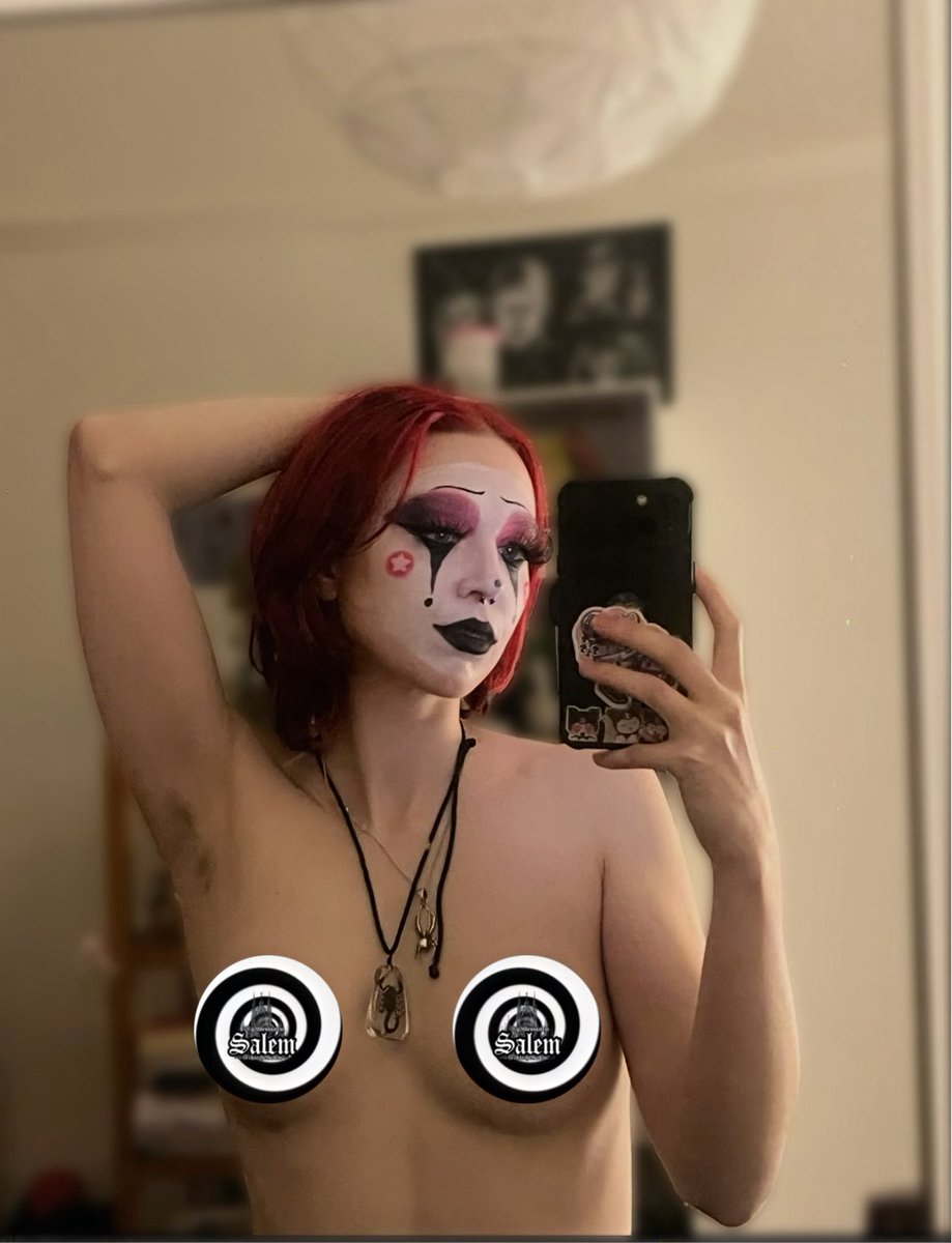 g0ddesssalem's tweet photo. so are y’all into clowngirl pits? ⋆ 🃟 ˚꩜｡🂱 https://t.co/YuaT78hkoO