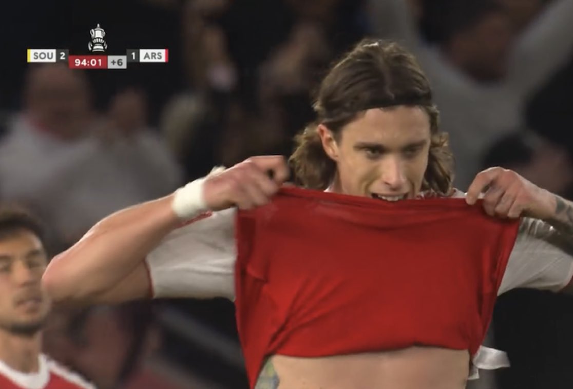 EMEKE 🦍 tweet media