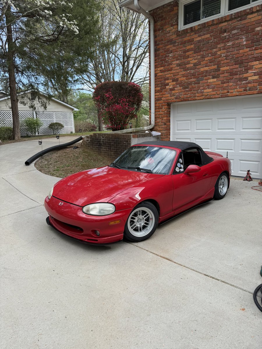 pweezy336's tweet photo. Trackdog front splitter, custom side splitters (made out of aluminum composite), and 14 inch rpf1s what we think of the new look? #miata #mx5 https://t.co/26jFPbfejg