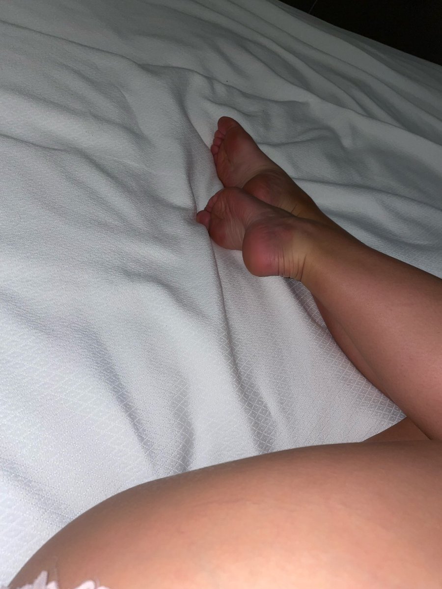 lehlanichac's tweet photo. @mperry48111 @Isa_11_AC Also be careful of my pretty soles I know you like them don’t you do?? https://t.co/obXFBuS0Rs