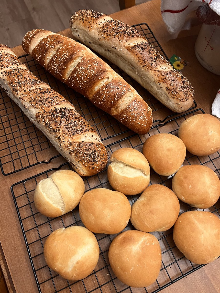 Blind_Faith1423's tweet image. I have been #BakingBread all day and I’m not done. 😑 I tired but I’m waiting for the #rosemarygarlic loaf to finish its 3rd rise because I screwed up on the 2nd rise. 
I’m waiting for the #EasterBread #Dough to finish the 1st rise. I think I over did myself today.