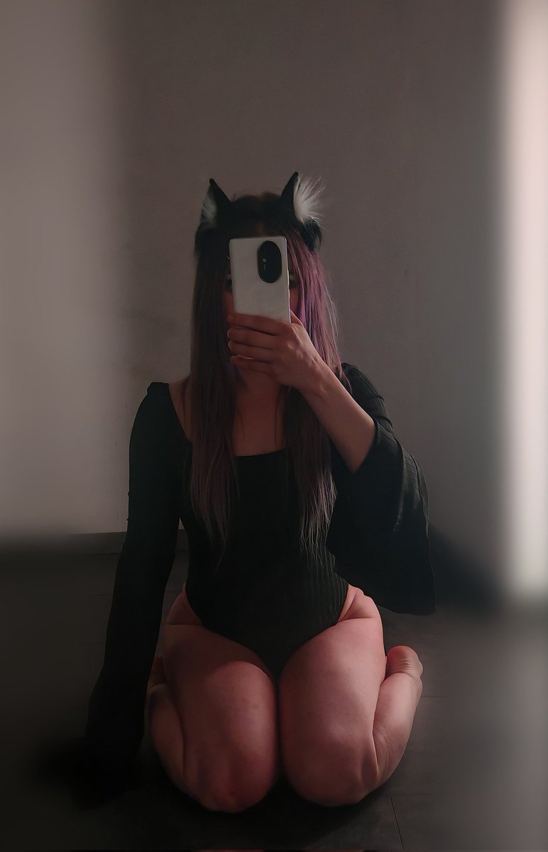 CuteIvy69's tweet photo. a or b? Idk https://t.co/UT5VnZNMTh