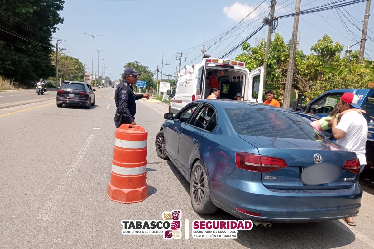 SSPCTabasco's tweet photo. La #PECTabasco del destacamento de Paraíso en coordinación con el Sistema Estatal de Urgencias y el Consejo Estatal para la Prevención de Accidentes (COEPRA) Tabasco brindaron primeros auxilios a una familia debido a que una menor de edad tuvo un accidente en su domicilio. https://t.co/vNvE6WuPSV