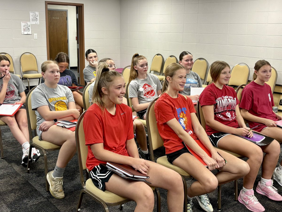 coachbgorman's tweet image. #ShowcaseBasketball #TrainingDay

🎥 study today for our Chalk-Talk 📚 
#HardWorkPaysOff #UnSeenHours

@coachbeckett @IGBRRMedia ✍🏼 
@TweetsbyCoachP @PGHAkeem 
@NE2K_Rich @WorldExposureWB 
@CertifiedBball @NE2KHoops 🏀
@ShowcaseMediaCo #basketball