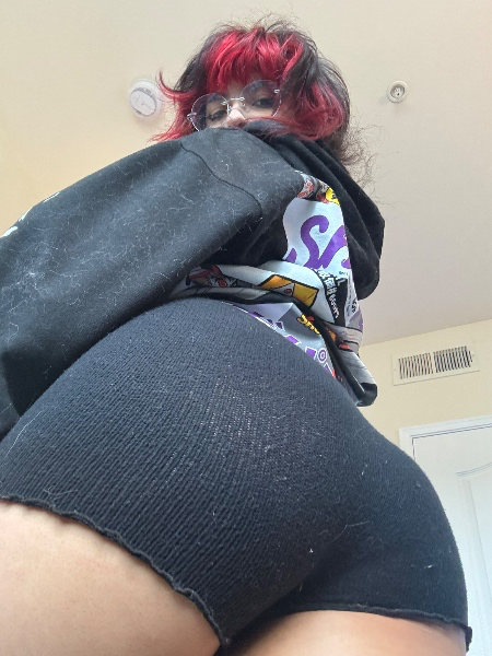 I have a throne wishlist btw https://t.co/yrFnOhzdAx https://t.co/62OHFDB0x0