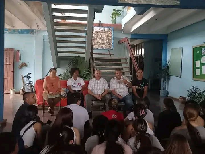 Feem_mayabe's tweet photo. #SanNicolas fue sede de un intercambio con estudiantes de la #FEEMMayabequense con la presencia de nuestro Primer Secretario del PCC y de la Secretaria de la #UJCMayabeque como parte de las actividades por este 64 Aniversario de la Unión de Jóvenes Comunistas. 

#FEEMdeCuba https://t.co/X1G1eToeL4