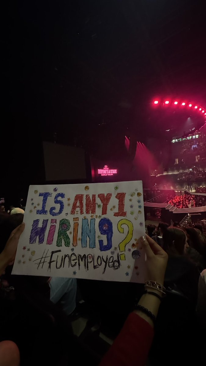 tpwkcharlxtte's tweet photo. 😘⭐️
#5sos #EASTourManchester #EASManchester #5sosmanchester #5secondsofsummer #everyonesastar https://t.co/AjJvw4yr7f