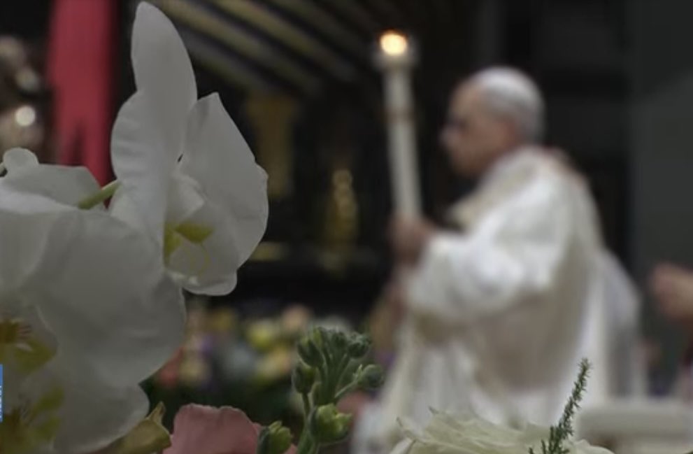 evaenlaradio's tweet image. “Lumen Christi”
-Deo Gratias
Primera #VigiliaPascual de #LeónXIV
Basílica de San Pedro 
#Vaticano