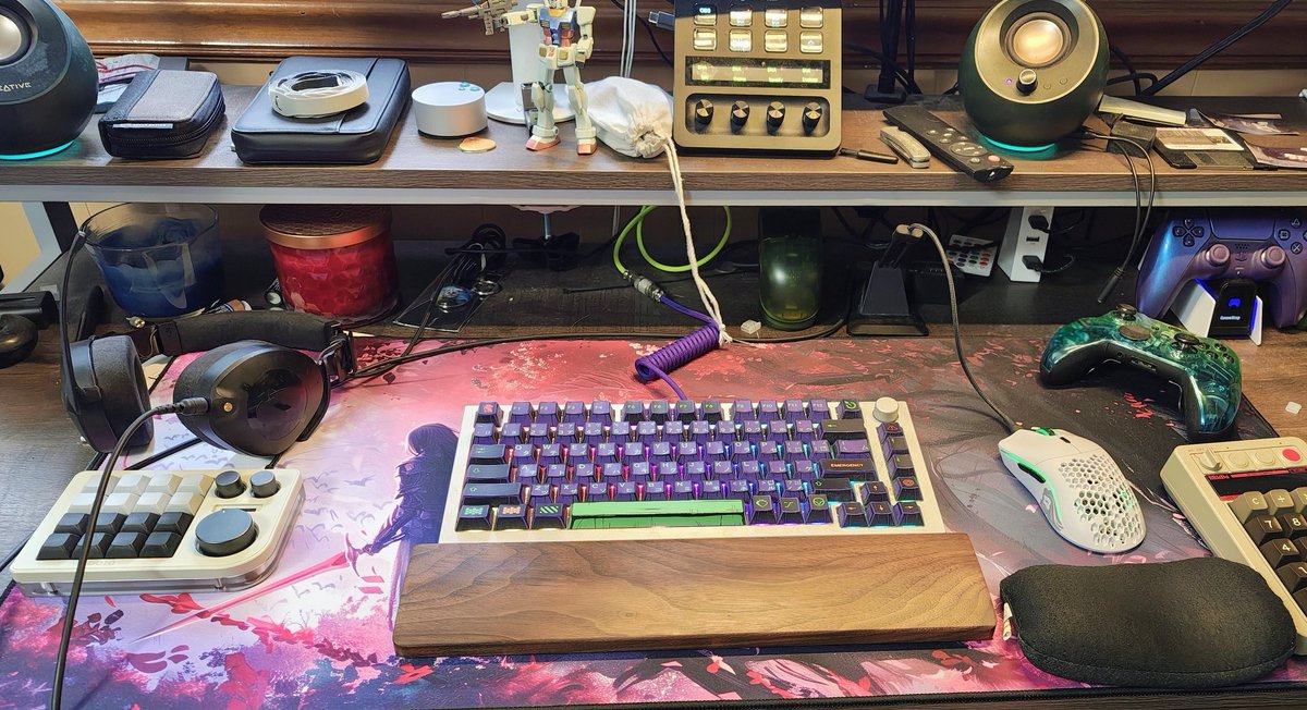 obi0bi's tweet photo. Swapped back from the retro c64 kb and mouse back to the glorious setup had some lag during last night's stream with toxic commandos so will see if this fixes it later, also the key caps are totally not Evangeleon themed 😅 https://t.co/IiMhTiAdkq