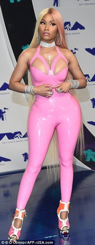 Nicki4orever's tweet image. The 2017 VMAs were a literal Barbie fever dream. Nicki in that pink latex? UNFORGETTABLE. 🎀💖🔥 #NickiMinaj #VMAs #BarbieCore #QueenOfRap Queeennnn🩷🩷🩷💜💜💜💖💖💖🤍🤍🤍