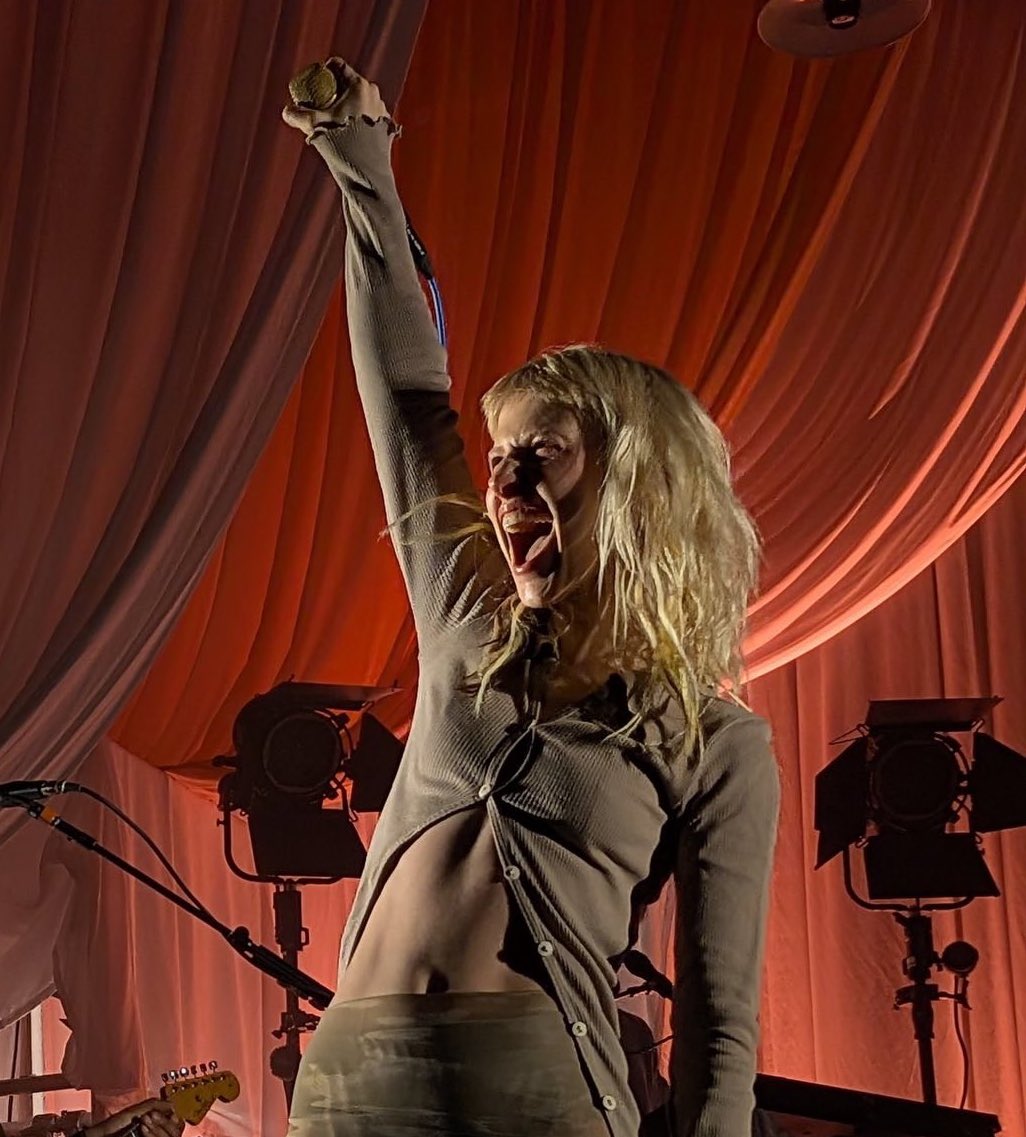 andrea from paramore🖤 tweet media