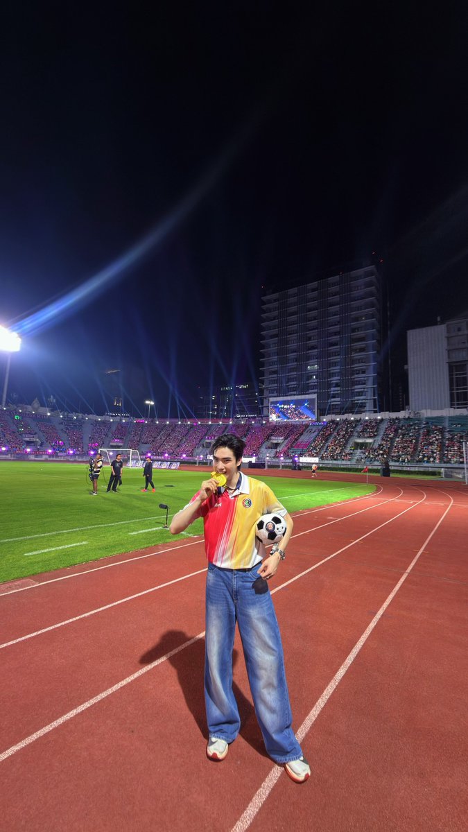 Tee_Jaruji's tweet photo. #56ปีCh3LandDomDDay
ขอบคุณแฟนๆ ของตี๋ และแฟนๆช่องสาม
ที่สนับสนุนและติดตามกันมาอย่างยาวนานนะครับ  วันนี้ได้ขึ้นโชว์สนุกสนานมอบความสุขให้กับทุกคน ดีใจมากๆครับ หวังว่าทุกคนจะมีความ���ุขไปพร้อมกับพวกเราชาวช่องสามนะครับ ขอบคุณทุกคนที่มาหาตี๋และคนที่ส่งกำลังใจมาให้ ขอให้เดินทางกลับโดยสวัสดิภาพ แล้วเจอกันใหม่โอกาสหน้านะครับ  🥰❤️🤗😘  รักคับ🫶🏻