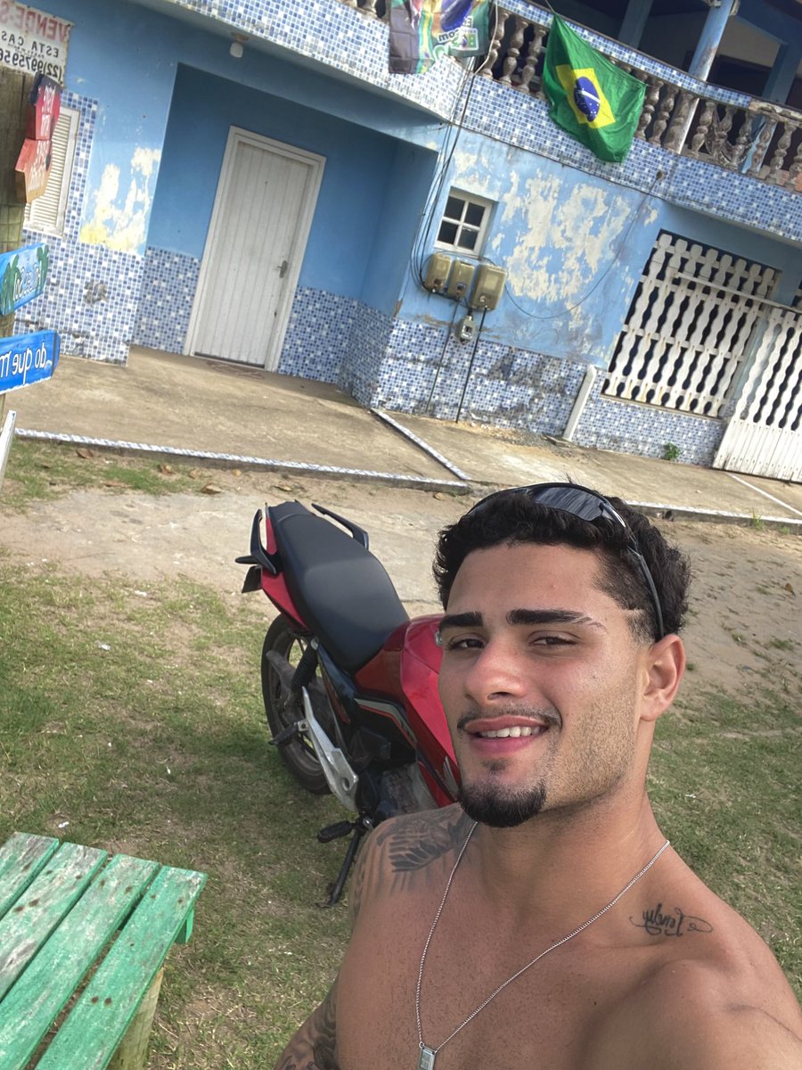 Ralphsouza2a's tweet photo. Nem parece, mas to com uma ressaca fudida! https://t.co/wlOysJQJNB