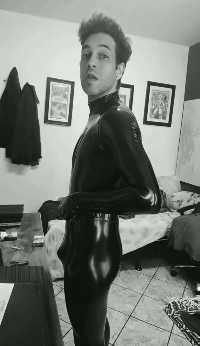 Dyca999's tweet photo. So tight🥵🖤 https://t.co/f4BVAWXA3S