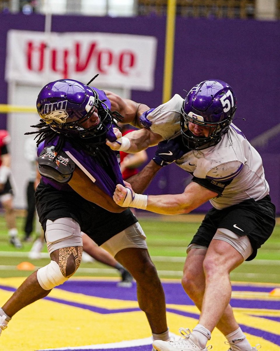 UNIFootball's tweet photo. Week 1 ✅ 

#EverLoyal | #LegacyEra | #UNIFootball https://t.co/JcMi7X13G9