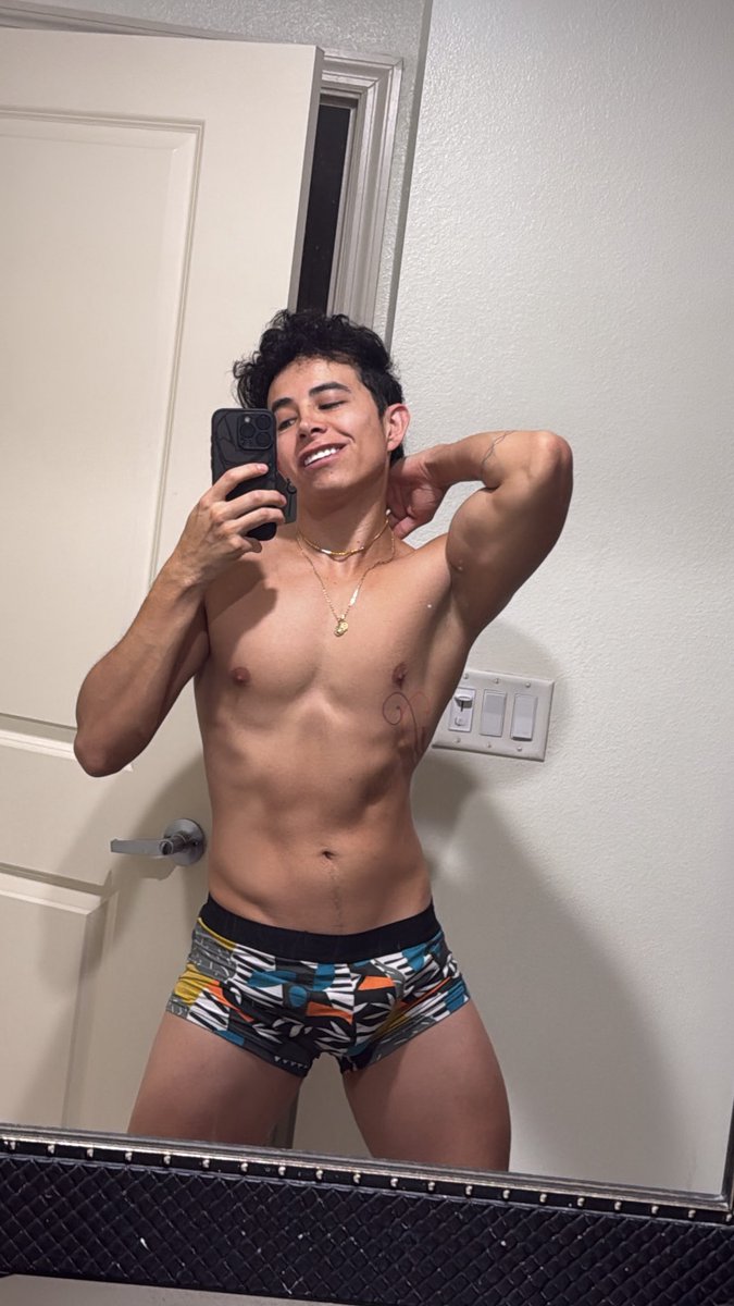 REphoenixseb's tweet photo. Di you guys Work out already ? 💪🏻 https://t.co/TYcQLAFIOm