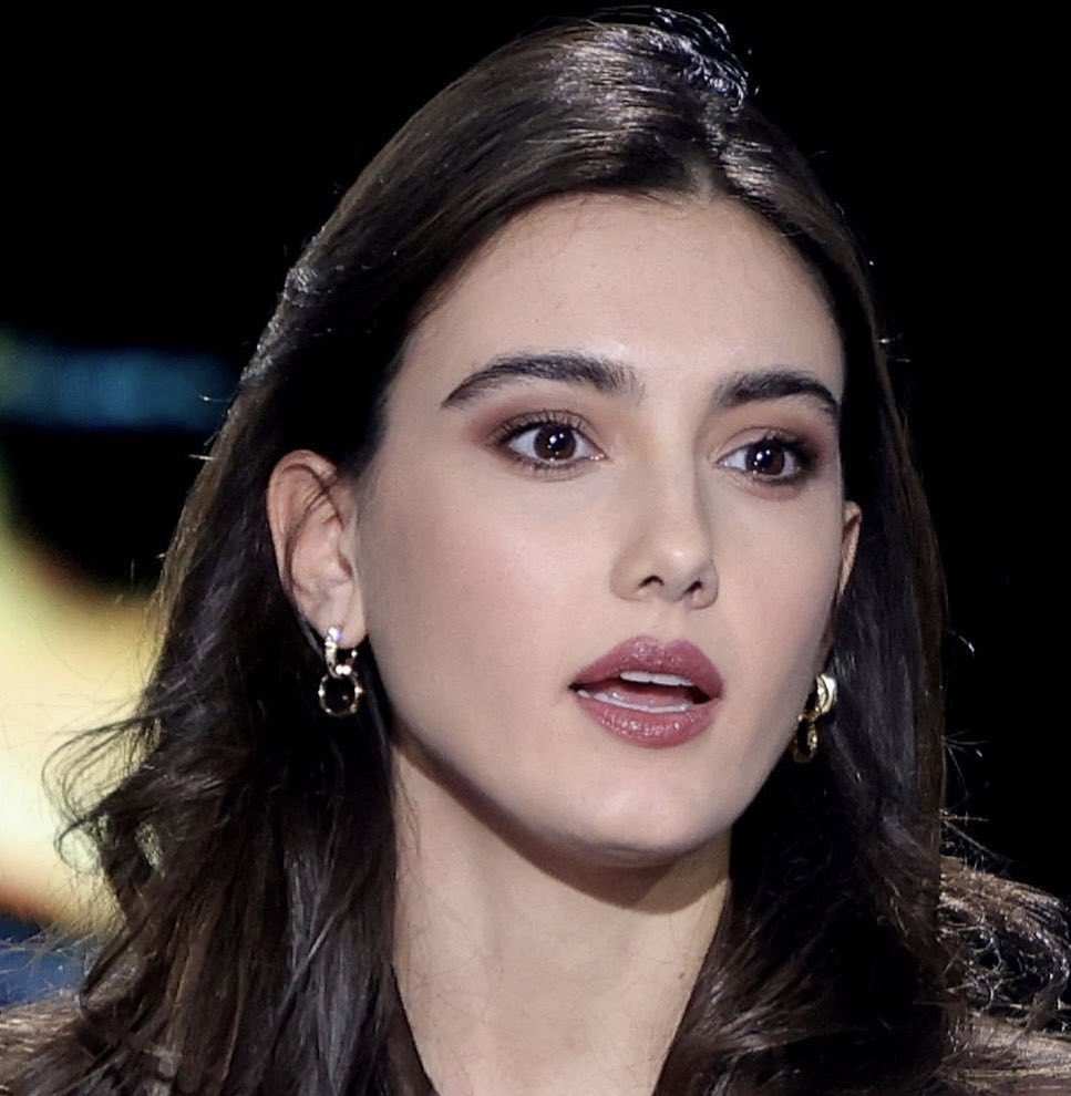 tankgal's tweet photo. Happy Z finally wearing @Swift_Space13 earrings for this special occasion 💖

#zeudiners #zeudixbelve https://t.co/Q5dvzKuWIh