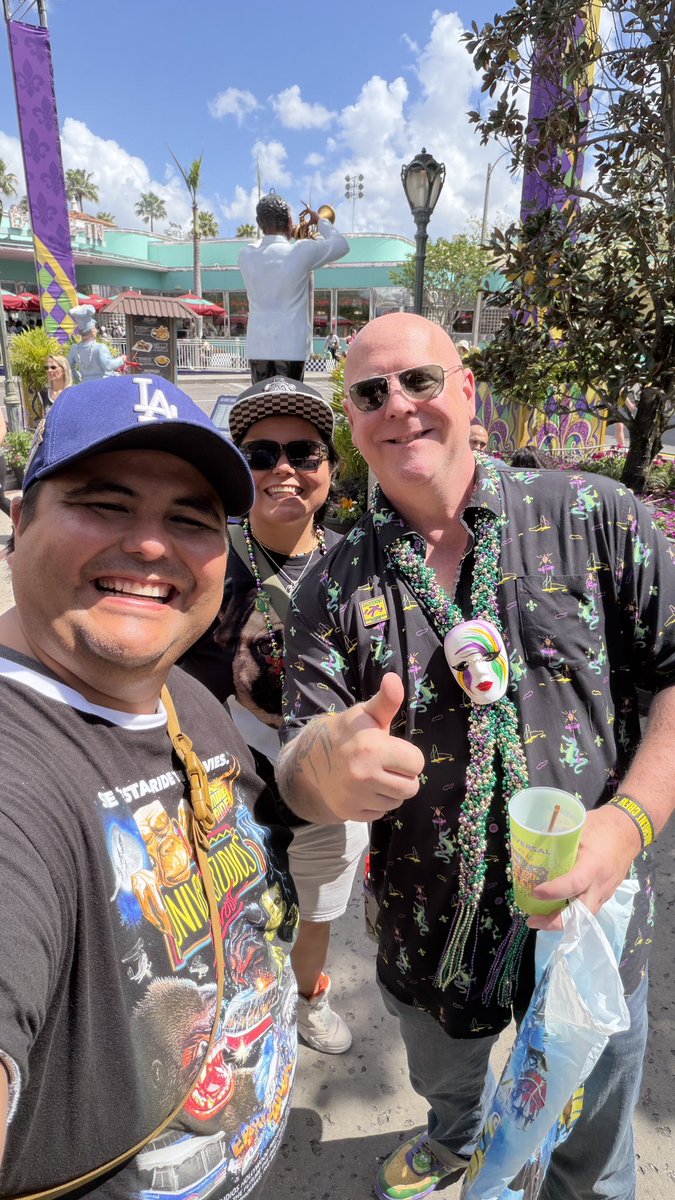 thecalibae's tweet photo. GOT TO HANG OUT FOR A BIT WITH THE AMAZING @ShawnTucker623 🔥🙌🏻 Mardi Gras vibes has been fired up 🔥🔥🔥🔥🔥 https://t.co/TVTmZ9rIYs