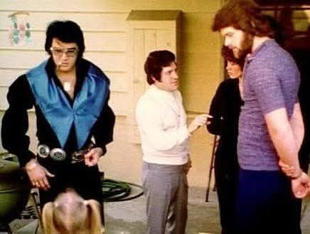ElvisNumber1's tweet photo. Elvis and his entourage flew to California to celebrate Easter in 1971. An Easter Egg Hunt, took place the following day for Lisa Marie, and all the children of Elvis’ entourage members ❤️ https://t.co/hXvjGIqYZ8