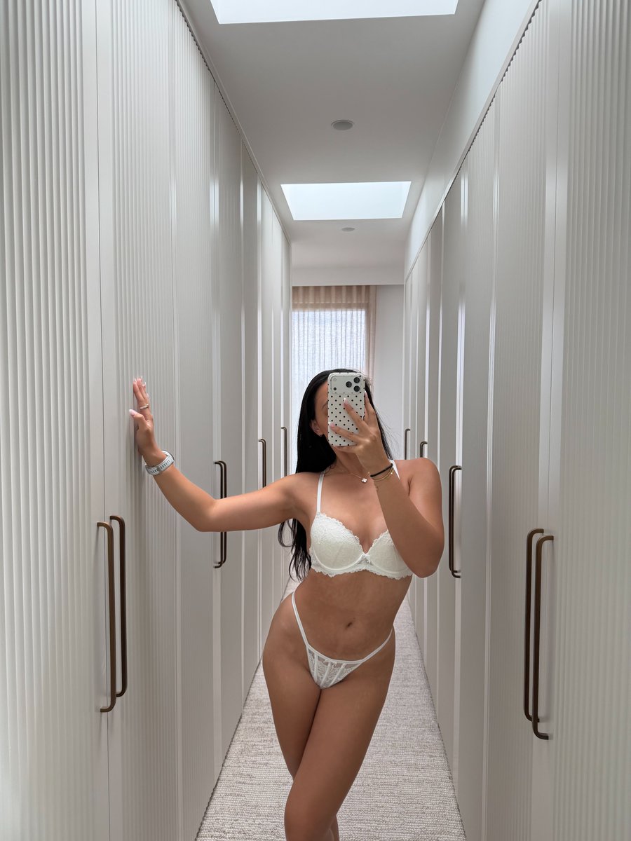 babychristofi's tweet image. should I take it off? 😋 #HAPPYSUNDAY