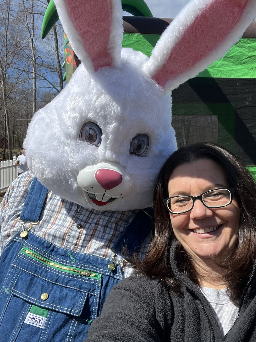 paradisoins's tweet image. Stephanie out here doing some egg-stra important networking 🐣 Had an awesome time at the town Easter Egg Hunt sponsored by Paradiso Insurance today bringing the community together one egg at a time! 🐰#ParadisoProud #CommunityFirst #EggHuntFun