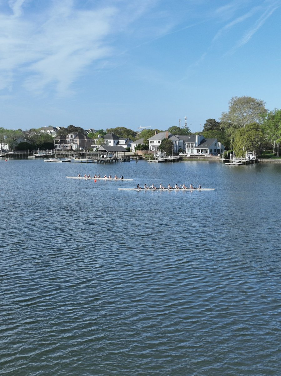ODUSports's tweet photo. Beautiful weather for @odurowing Senior Day🤩🦁

#Monarchs | #ODUSports | #ReignOn https://t.co/Rk7JvA81S6
