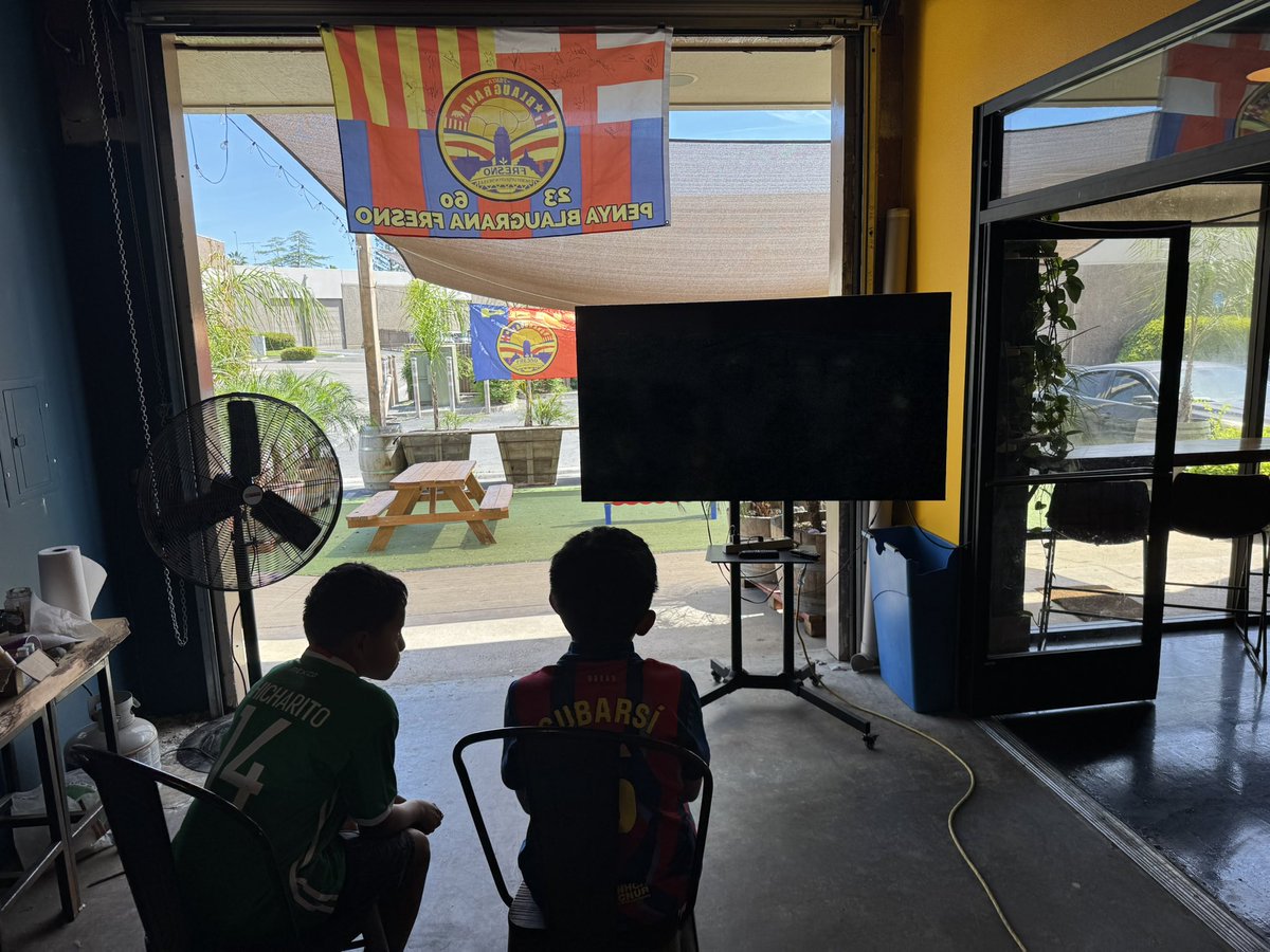 fcb_fresno's tweet photo. Saludos de La Penya Blaugrana de Fresno! Un fuerte abrazo amigos! Vamos Por La Liga!!! VISCA BARÇA! 💙❤️@ESPNMarioKempes @mauriciopedroza @fernandopalomo @RichardMendezTV @DonBisca @moillorens @Rortiz_ESPN @ESPNDeportes @LaLiga #LALIGAxESPN #AtletiBarça https://t.co/freGrf1L6X