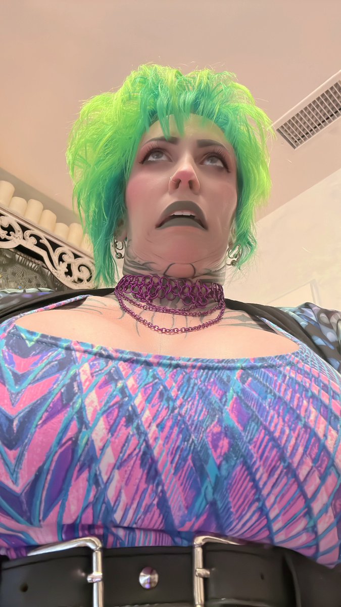 VividVivka 💜 tweet media