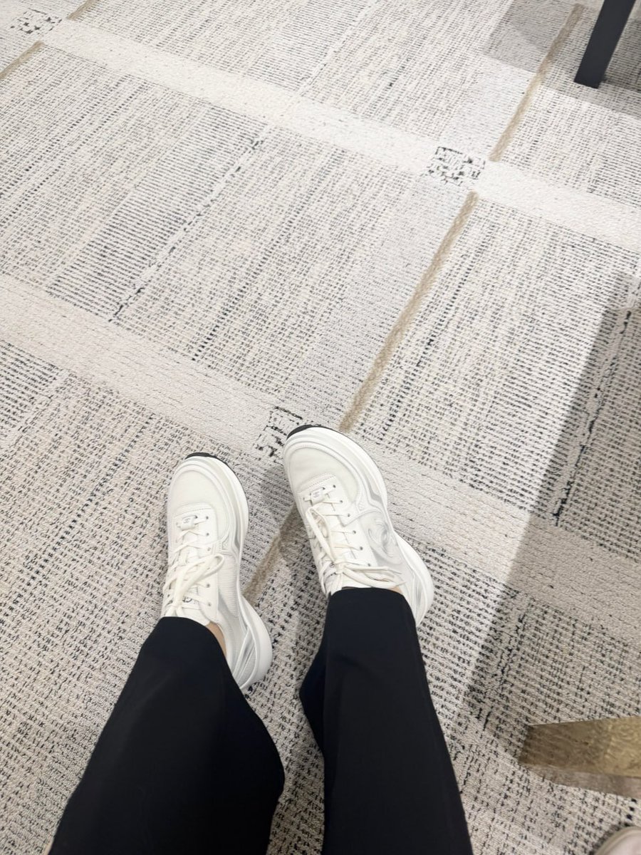 hbinju1's tweet photo. It's the weekend! Going shopping with my girlfriends is the best way to spend the weekend, and my budget is basically empty. https://t.co/ELHaSk7Bjm