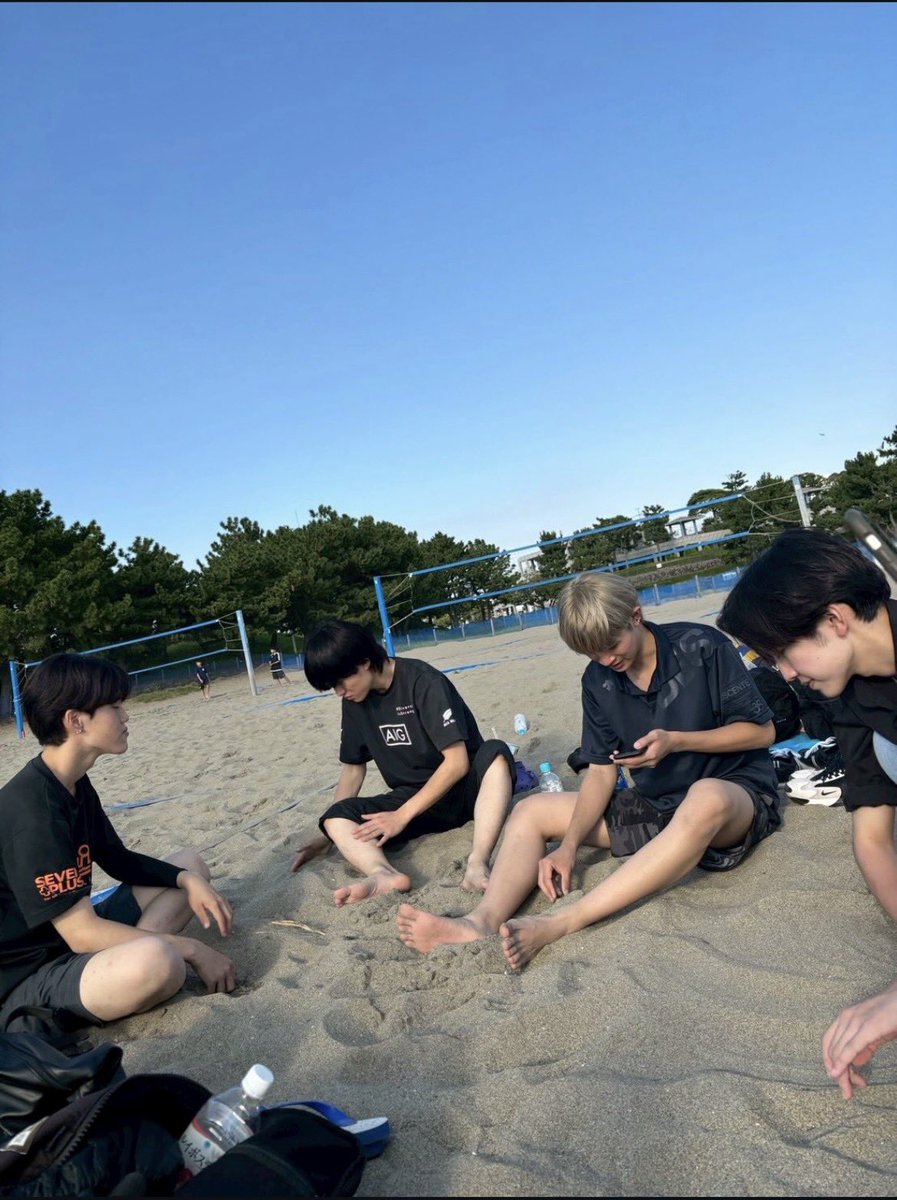 🎀イベント紹介🎀
⁡
季節イベント
⁡
ラビラビでは季節ごとにビーチバレー⛱️やハロウィンパーティ🎃、クリスマスパーティ🎄などのイベントがあるよ！特にクリパには力を入れていて豪華景品が当たるビンゴ大会やプレゼント交換などの楽しみがいっぱい😊
#横浜国立大学  #横国  #ynu  #春から横国