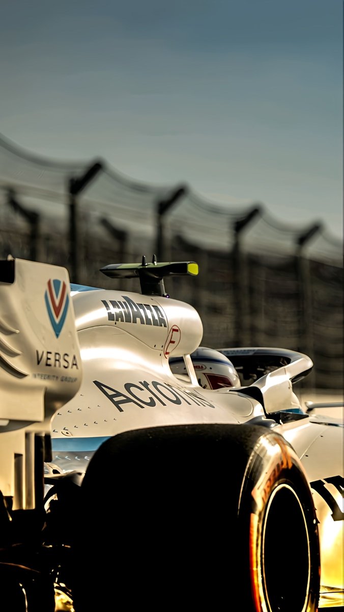 lynxchizzy's tweet photo. The F1 machine ready for action.
#F1 #Formula1 #motorsport #WeLivePerformance https://t.co/64QYbs0gjY