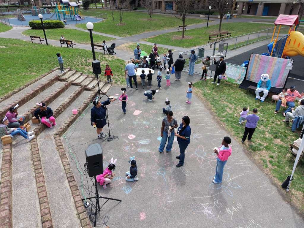 CCPDnyc's tweet photo. #CoopCity Building 26A #EasterEggHunt was hopping (bad pun) with #CCPD Community Affairs Unit And everyone enjoying the beautiful day! https://t.co/jOttBlxP4P