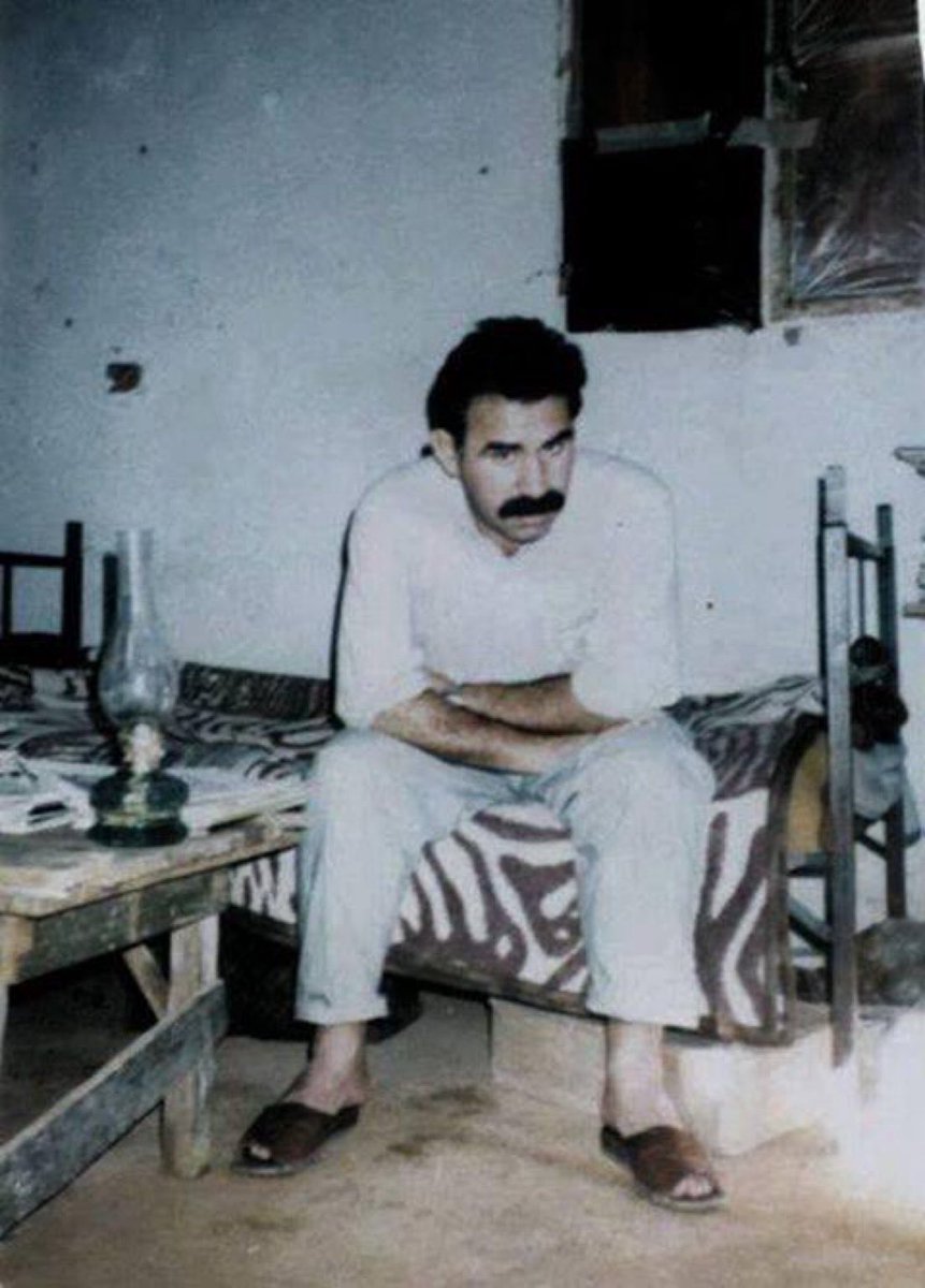 Ben kolay ölmem diyeceksiniz,yaşarım ve başarırım diyecekseniz
Rêber Apo 

#RojbûnaMePîrozBe