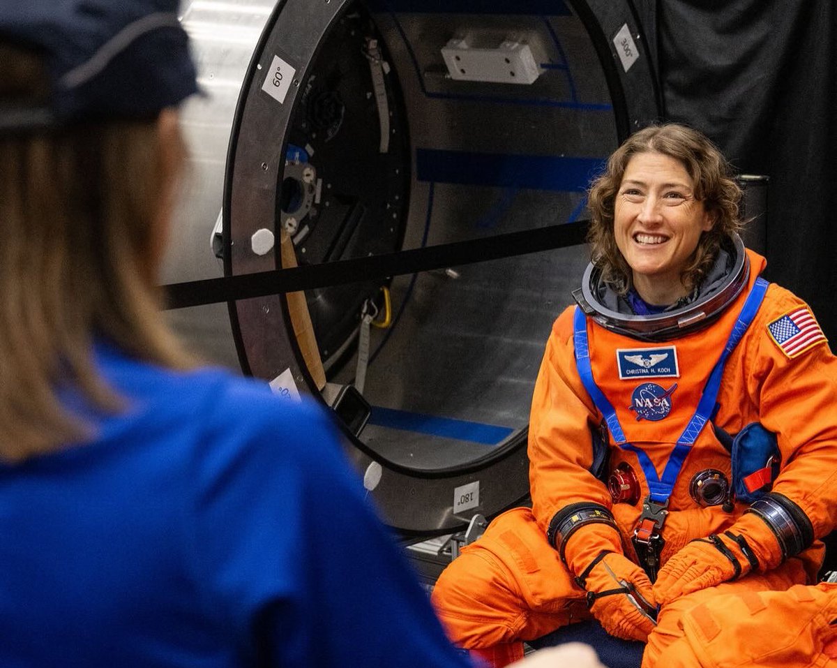 Political1526's tweet photo. 1st women who is going to the moon 🔥 
#Artemis #nasa @Astro_Christina https://t.co/9J0d9Bm7jc