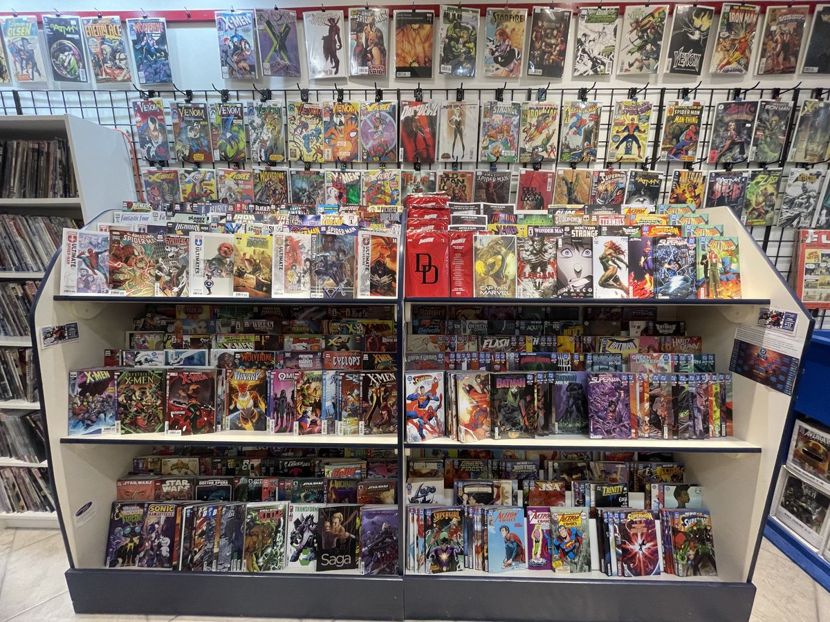 NtertainmentInk's tweet photo. Comic email has been sent out from Entertainment Ink! #lcbs From new Comic Book Day, #ncbd In the top right shelf, here's a shelfie of some of the titles assembled from the perfectly fused medium of storytelling and sequential art called comic books that released this week! https://t.co/MCwJqZ3kZs
