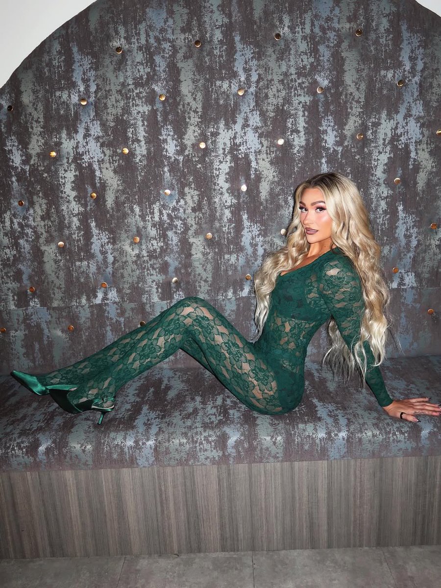 𝓘𝔃. tweet media