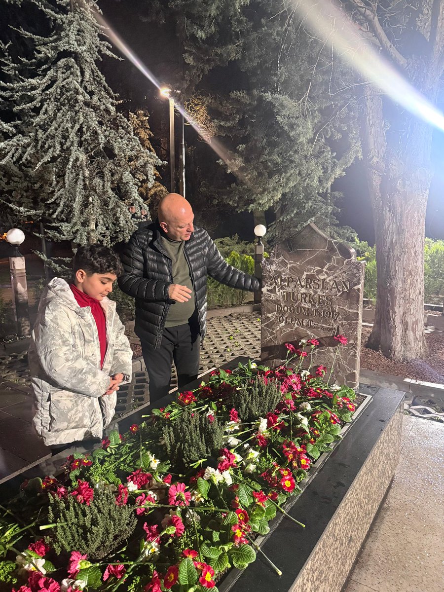 SalmanCevat's tweet photo. Rahmet, Özlem ve Dua ile
🤘🇹🇷🤘
#Başbuğum
#AlparslanTürkeş 
@MHP_Bilgi https://t.co/GF0w7tXFZQ