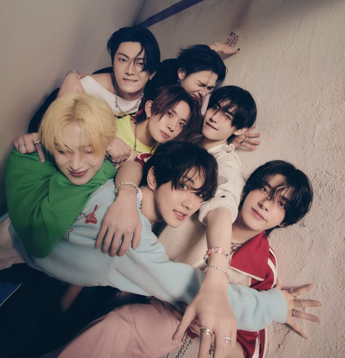 leia ♡ ot7 tweet media