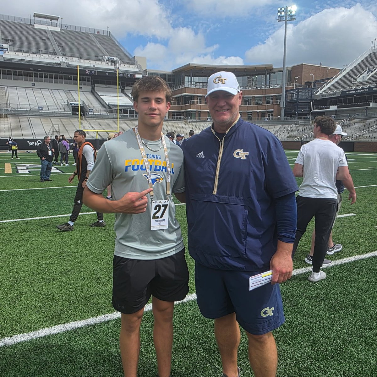 Zeke Douglass - 2027 QB tweet media