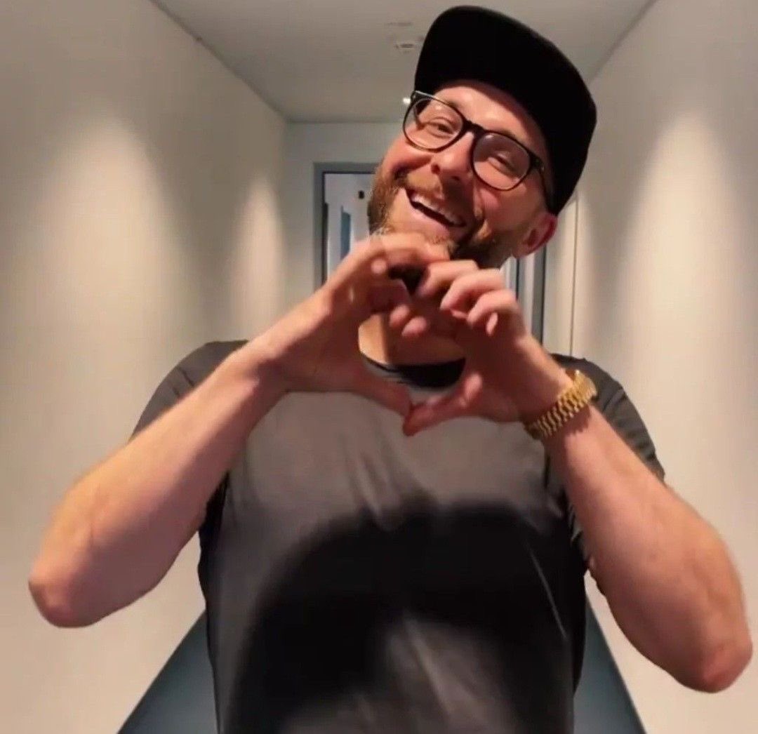 mark forster lover ᰔᩚ tweet media