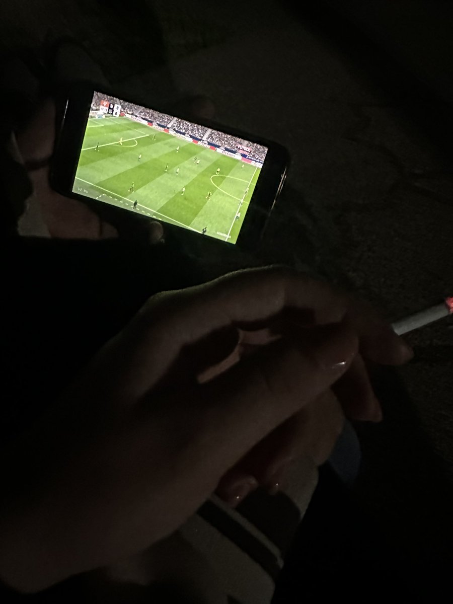 jayroniya tweet media