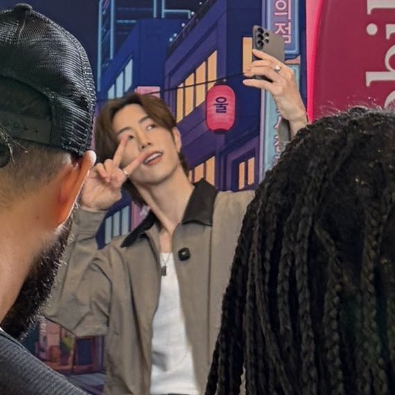 ผู้คนหลากหลาย but baby you look so shine ⭐️♥️

SAMSUNG M&amp;G WITH MARK TUAN
#GalaxyExperiencexMarkTuan