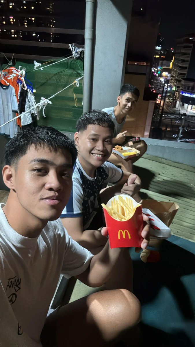 roll_on01's tweet photo. shoutouts abai jade tas fre decio. MV Belle Confidence sana kaso ginhiwalay landas. will surely miss you boys. takits next time, unta magkaupod kit na 3 onboard. https://t.co/k9AZRiOAqA