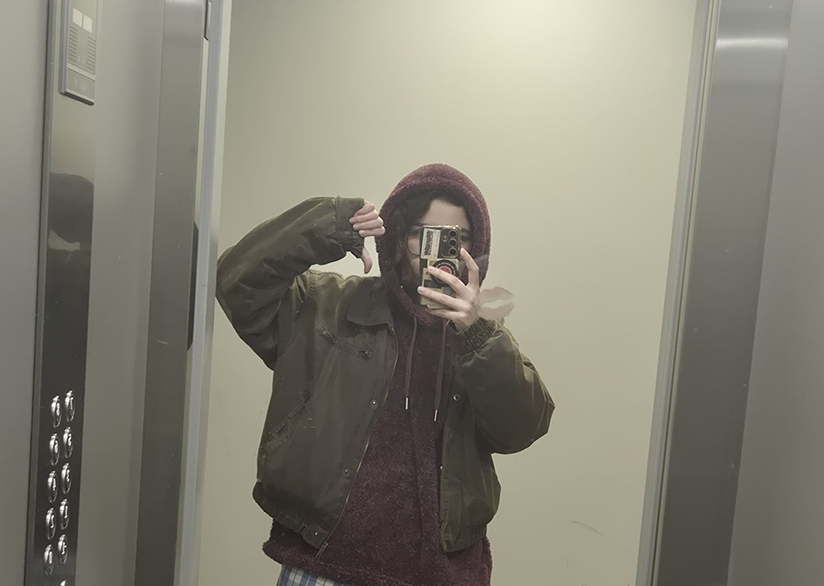 earfwormmm's tweet image. forgot her drinks, going back.. #failure