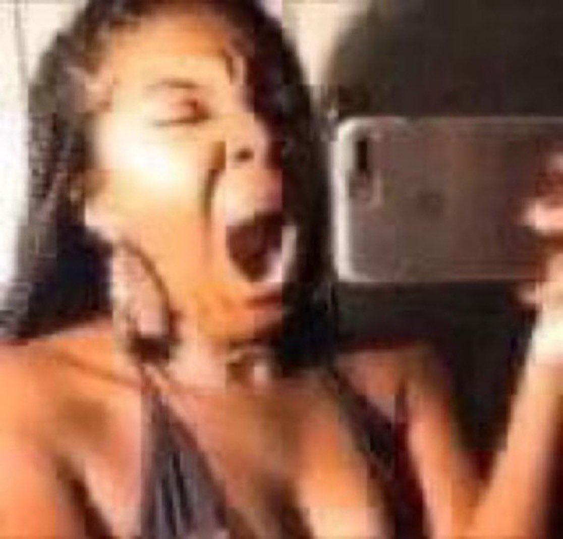 °•☽︎☆𝓐𝓷𝓰𝓮𝓵☆☾︎•°🧙🏻♀️🥂 tweet media