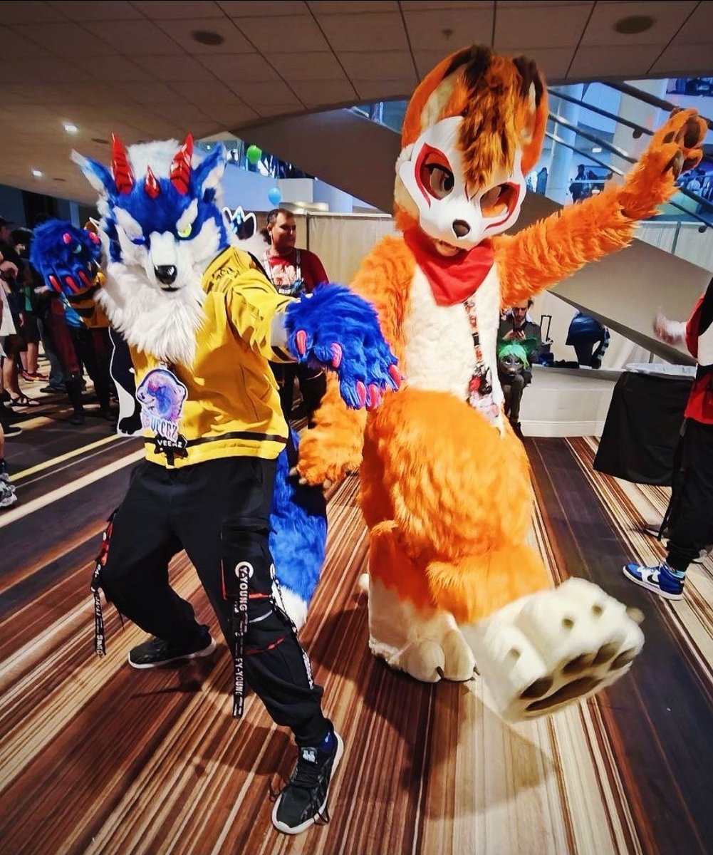 Grieverez's tweet photo. Hey Peeps! Dropping into Alexis Park @ 3 PM. Come say hello and grab some pics!!!
#SGFurs #LVFC #Fursuit #twitch #thunderfang #teamtf #tf https://t.co/5hQVQt4A1r