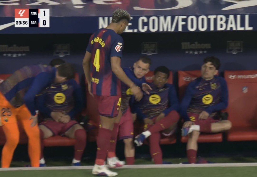 ساخر tweet media